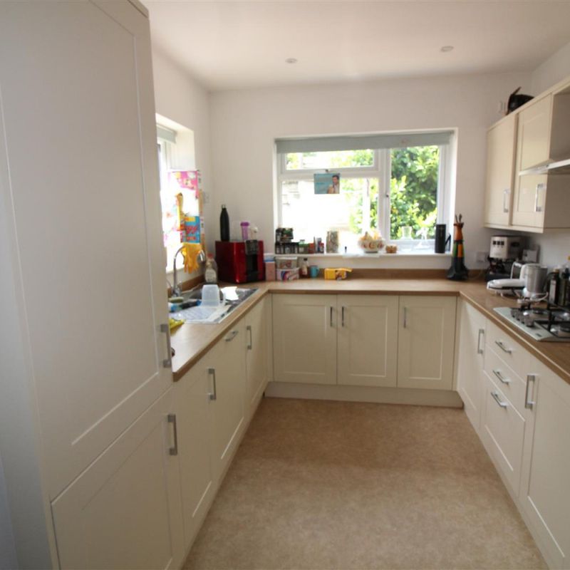 4 Bedrooms House - Semi-Detached - To Let St John's
