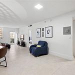 Rent 1 bedroom apartment of 910 m² in Coral Gables