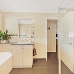 Rent 3 bedroom house of 772 m² in Victoria