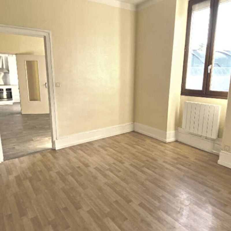 Location appartement 2 pièces 49 m² Voiron (38500)