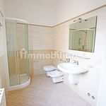Affitto 5 camera appartamento di 275 m² in Bergamo