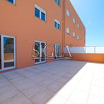 Rent 3 bedroom apartment of 133 m² in Vila Nova de Gaia