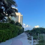 Rent 2 bedroom apartment of 1140 m² in Miami Beach