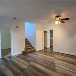Rent 4 bedroom apartment of 218 m² in California