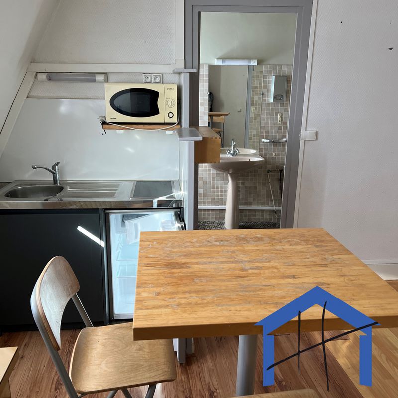Location SAINT ETIENNE : LE GRAND Loue studio meublé . | Cabinet Immobilier Hyvrard Saint-Étienne