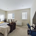 Rent 4 bedroom apartment in Brentwood