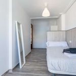 Rent a room of 194 m² in València