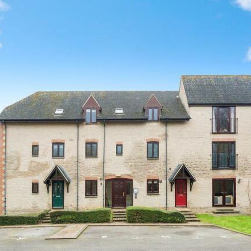 Ducklington Lane,  Witney,  OX28 2 bed apartment to rent - £1,300 pcm (£300 pw)