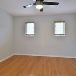 Rent 2 bedroom apartment of 2200 m² in Evanston