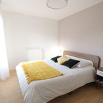 Rent 3 bedroom apartment of 64 m² in Puteaux