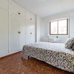 Rent a room of 104 m² in València