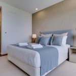 Rent 2 bedroom apartment of 150 m² in Funchal