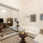 Rent 6 bedroom apartment in Firenze