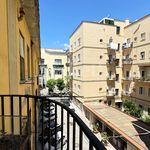 Affitto 5 camera appartamento di 128 m² in Napoli