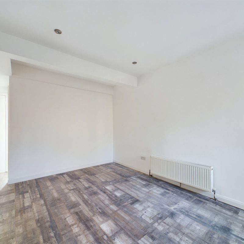 Flat to Rent in Slough - 18 - 20 Eastfield Road - MAL230247 Lent Rise