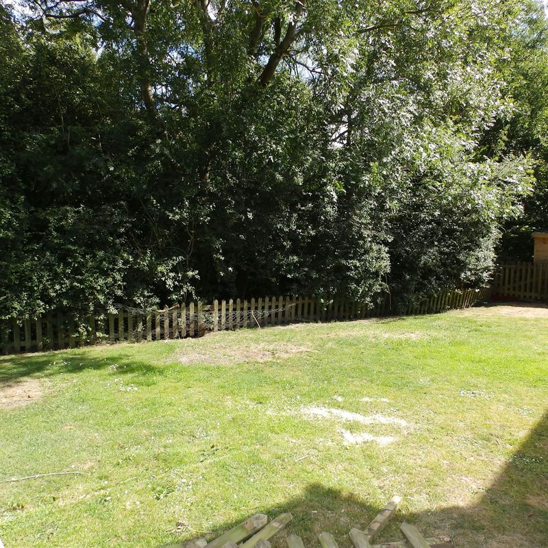 Detached House to rent on Dewlands Hill Rotherfield,  TN6 Castle Hill
