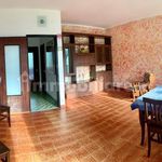 Affitto 2 camera appartamento di 65 m² in Colleretto Castelnuovo
