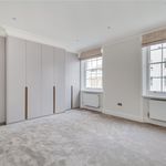 Rent 4 bedroom house of 243 m² in London