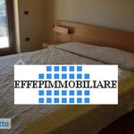 Affitto 5 camera appartamento di 156 m² in Napoli