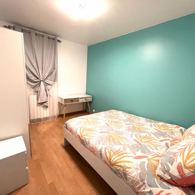 Decent double bedroom not far from Chelles - Gournay train station