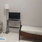Affitto 3 camera appartamento di 80 m² in Napoli