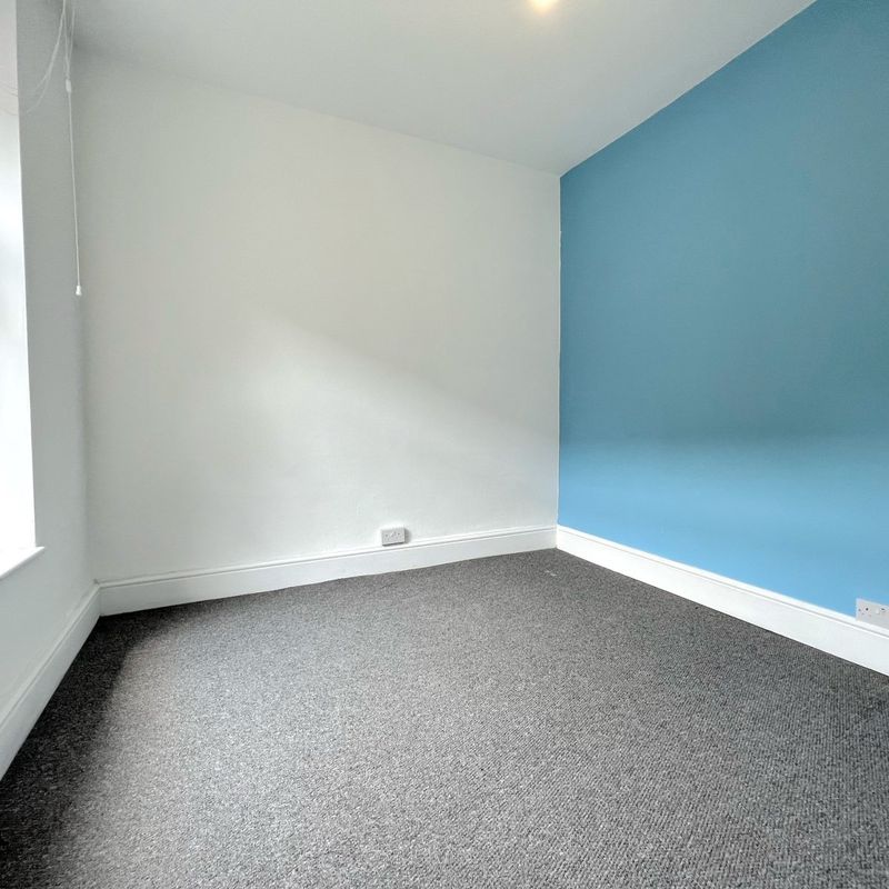 3 bedroom property to let in Barry Road, Pontypridd - £875 pcm Pwll-Gwaun