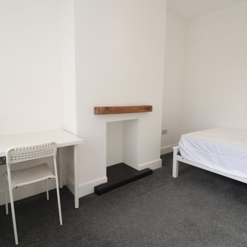 Snug single bedroom in Ealing