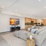 Rent 5 bedroom apartment of 355 m² in Beverly Hills