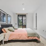 Rent 1 bedroom flat of 579 m² in Teddington