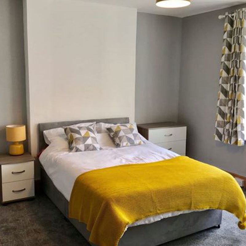 Room to rent in Victoria Avenue, Chard, Somerset TA20 Furnham