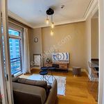 İstanbul konumunda 2 yatak odalı 84 m² ev