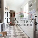 Affitto 6 camera appartamento di 160 m² in Firenze
