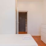 Rent 4 bedroom apartment of 102 m² in Lisbon