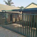 Rent 3 bedroom house of 138 m² in City of Tshwane