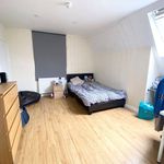 Rent 5 bedroom house in Egham