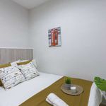 Rent a room of 230 m² in València