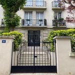 Rent 2 bedroom apartment of 84 m² in Versailles