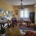 Affitto 4 camera casa di 145 m² in Modena