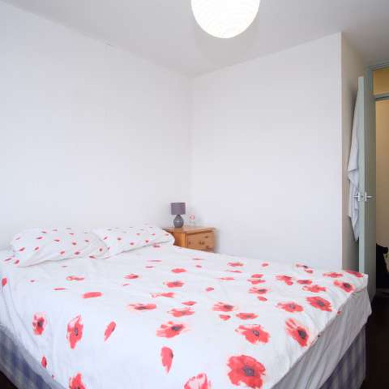 Sunny room for rent, 4-bedroom apartment, Southwark, London