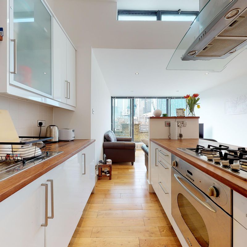 2 bedroom flat/apartment in Saxon House, 1 Thrawl Street, E1 Loxford