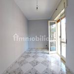Affitto 4 camera appartamento di 145 m² in Napoli