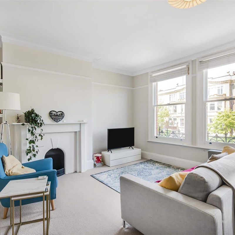 2 bed flat to rent in Erpingham Road, London SW15 | James Anderson Putney