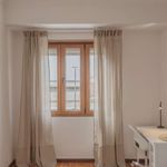 Rent a room of 80 m² in Porto