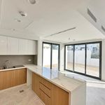 Rent 4 bedroom house of 300 m² in Dubai