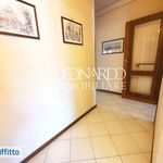 Affitto 3 camera appartamento di 130 m² in Napoli