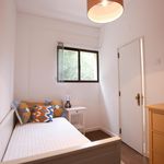 Rent 4 bedroom apartment in Alfragide