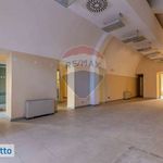 Rent 6 bedroom house of 430 m² in Bari