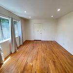 Rent 1 bedroom apartment in Van Nuys
