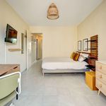 Rent 5 bedroom apartment of 70 m² in Marseille