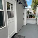 Rent 1 bedroom apartment of 39 m² in Newport Beach